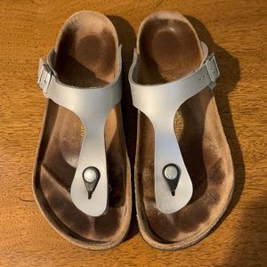 Birkenstock’s Gizeh sandal